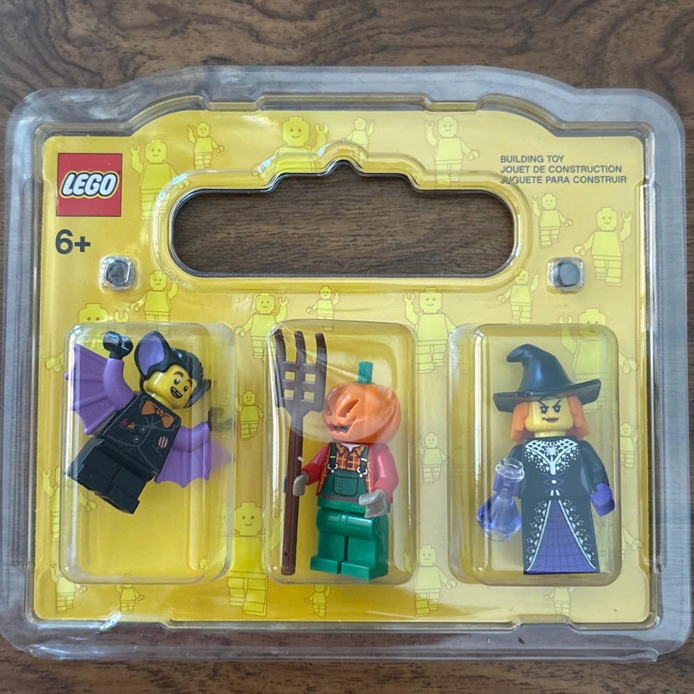 LEGO Halloween Minifigure 3-Pack Vampire Pumpkin Scarecrow Witch LEGOland CA